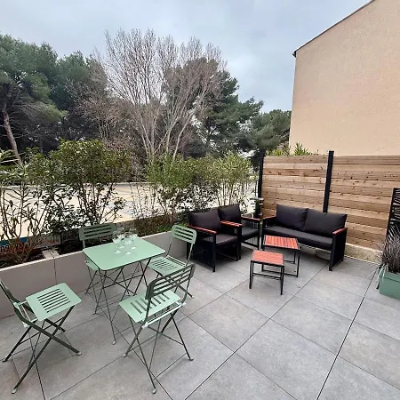 شقة T2 En Rez-de-jardin Avec Terrasse Privative, Avec Piscine Et Tennis